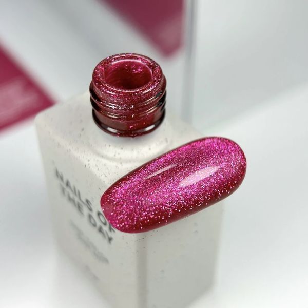 Гель лак NAILSOFTHEDAY Color of the month June 2025 -насыщенный розовый с эффектом кошачьего глаза, перекрываю 4111000 фото